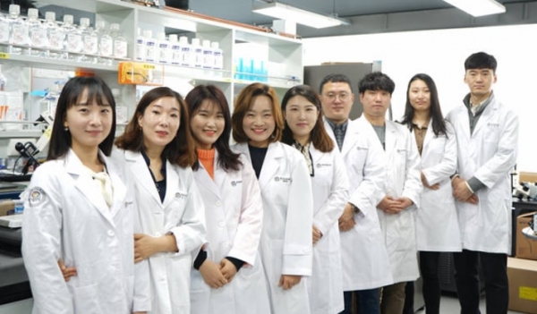 한국뇌연구원 퇴행성뇌질환 연구그룹 연구원. 왼쪽부터 강리진, 허향숙(책임), 유가영, 이현주, 김성민, 남영표, 이상민, 박현희, 우한웅 연구원