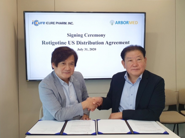 최영권 아이큐어 대표(오른쪽), 박교진 아보메드 대표