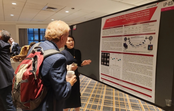 김혜원 뉴로핏 메디컬 디렉터가 CTAD 학회서 포스터 발표를 진행하고 있다. / 뉴로핏