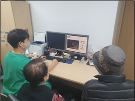 방송아카이브 회상요법 진행 / 여의도성모병원