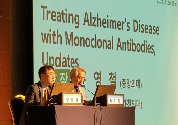 좌장을 맡은 윤영철 학회장과 박기형 기획이사 / 이석호 기자