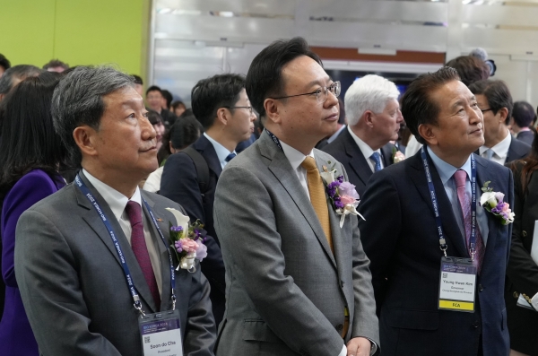 (왼쪽부터) 차순도 한국보건산업진흥원장, 조규홍 보건복지부 장관, 김영환 충청북도지사 / KHIDI