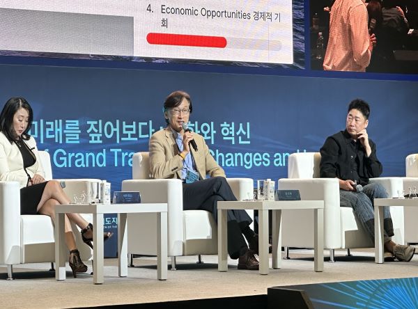 지난해 10월 '전주미래도시포럼 2023'에서 패널 토론을 하고 있는 김진우 대표 / 하이