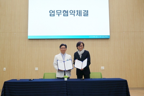 김진우 하이 대표(오른쪽)와 우봉식 아이엠재활병원 원장 / 하이