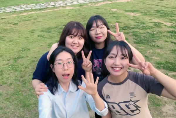 (왼쪽부터) 부경대 공업디자인전공 이지은, 컴퓨터공학전공 박수정, 이홍주, 전주은 / 부경대