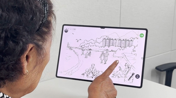 노인복지센터 등과 연계해 ETRI의 노년층 음성 발화 분석 시스템을 실증하는 모습 / ETRI