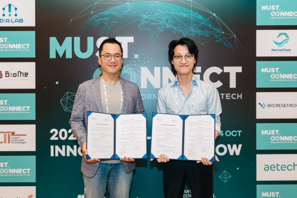 천호상 에이블테라퓨틱스 이사(왼쪽)와 권혁구 난양공대 교수 / 머스트엑셀러레이터