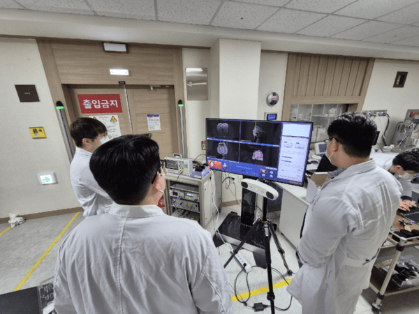 LIFU 연구를 진행하는 뉴로소나 연구원 / neurosona.com