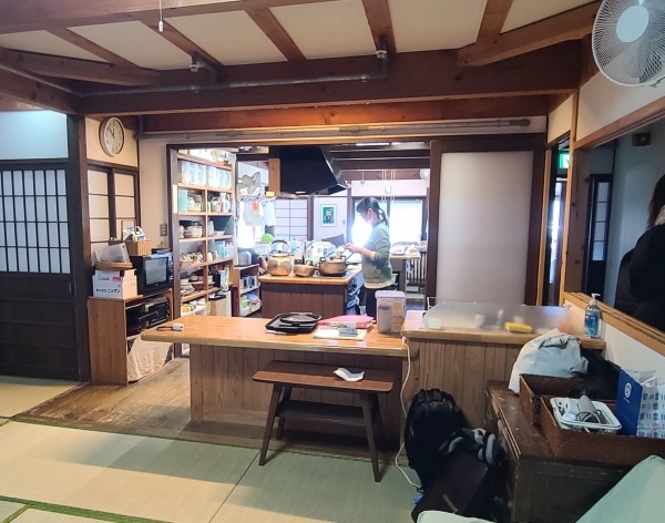 주방이 훤히 보이는 거실 / 이혜주 센터장