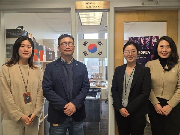 (왼쪽부터) 한국보건산업진흥원 미국지사 권민지 연구원, 박순만 미국지사장, 이혜신 뉴로핏 사업개발팀 매니저, 김진아 보산진 미국지사 연구원 / 뉴로핏