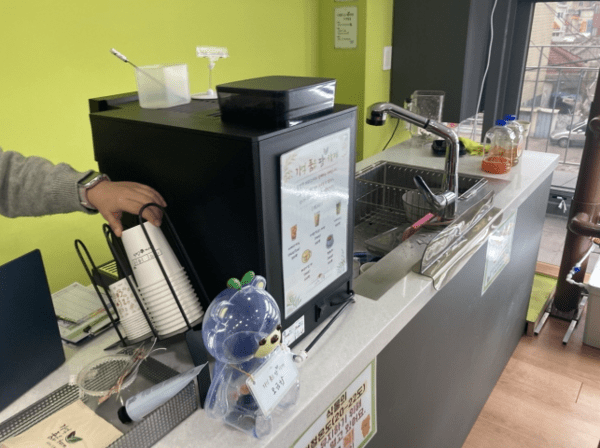 기억 품은 팜 카페 주문 계산대 / 성북구청 공식 블로그 © 박수영 소셜미디어 서포터스