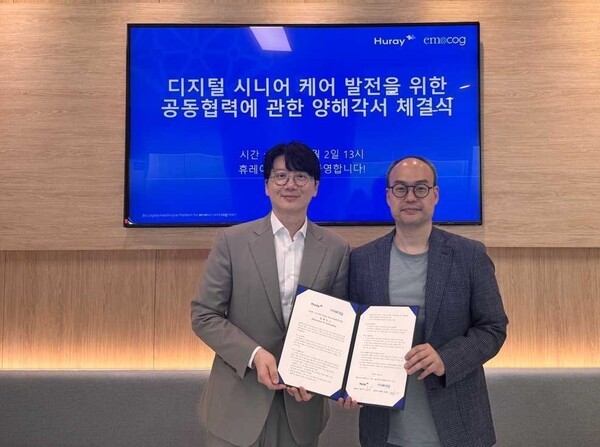 노유헌 이모코그 공동대표(왼쪽)와 최두아 휴레이포지티브 대표 / 이모코그