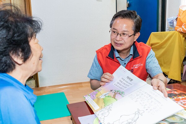 최호권 영등포구청장의 돌봄봉사단 활동 모습 / 영등포구