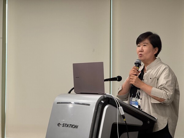 기조 강연 '나이 들어 이런 곳에 살고 싶다'를 전하는 김경인 박사 / 황교진 기자