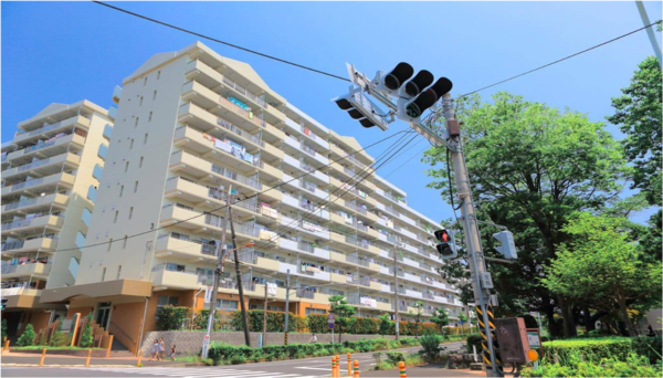 2015년 8월 일본 최초로 아파트 단지 내 1실을 소규모 다기능 센터로 마련 / 그룬트비