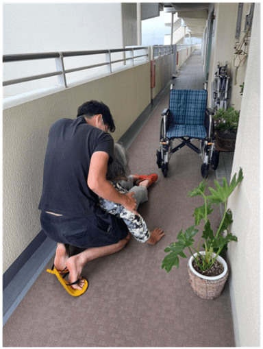 단지에 거주하는 인지증 환자의 SOS에 신속하게 대응, 가족의 마음으로 모여 함께 생활함으로 신고도 빠르고 문제 대응도 즉각적이다. / 그룬트비