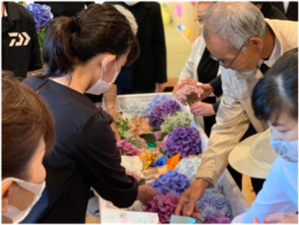 모두가 참여해 애도하는 장례식 / 그룬트비