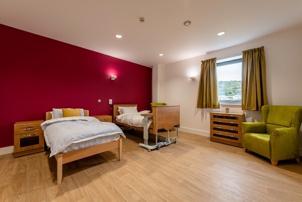 주택동 침실 / Photo: Gordon Young, 글로벌 건축 플랫폼 Archello(https://archello.com/it/project/harmonia-village-dementia-care)