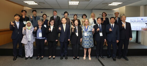 포럼 주요 인사 단체 사진 / 아셈노인인권정책센터