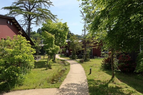 장애·노인·아동·주민이 섞여 사는 커뮤니티로 개방형 동선의 산책로 / 김경인 박사