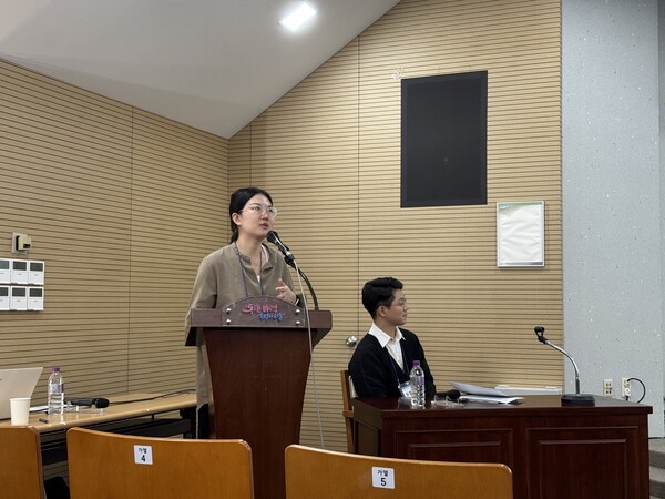 “노년층을 위한 통합돌봄 모델, 홍콩의 실천과 정책”을 주제로 발표하는 리 지아 홍콩중문대학 사회복지학 교수 / 황교진 기자