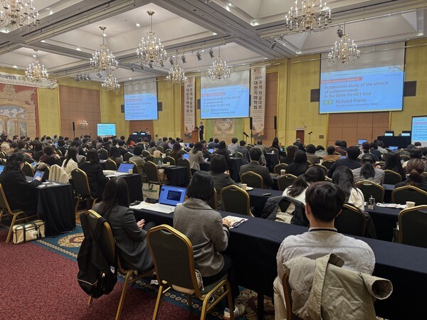 11월 1일, 2025 대한치매학회 추계학술대회가 열린 스위스그랜드호텔 그랜드볼룸 현장 / 황교진 기자