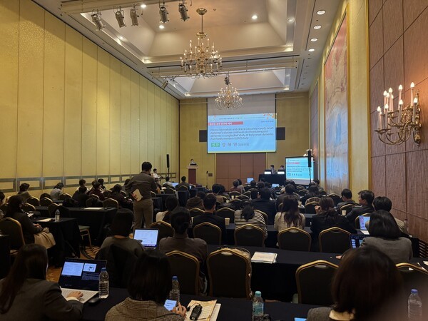 2025 대한치매학회 추계학술대회 오후 세션 B홀 '글로벌 공동 연구의 예시' 질의응답 시간 / 황교진 기자