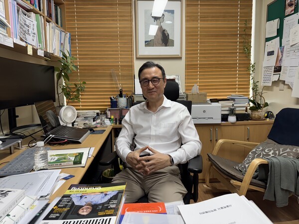 서울대학교병원 본관 연구실에서 이동영 서울시광역치매센터 센터장 / 황교진 기자